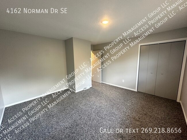 Building Photo - SE Side Update Two Bedroom Duplex