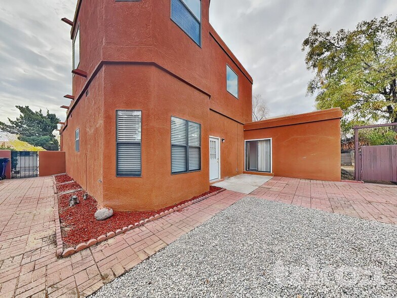 Building Photo - 6401 Prairie Sage Dr NW