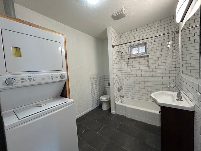 Building Photo - 2202 Lexington Ave