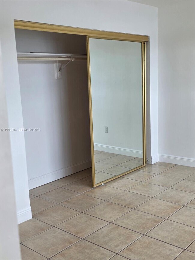 Building Photo - 300 NE 191st St