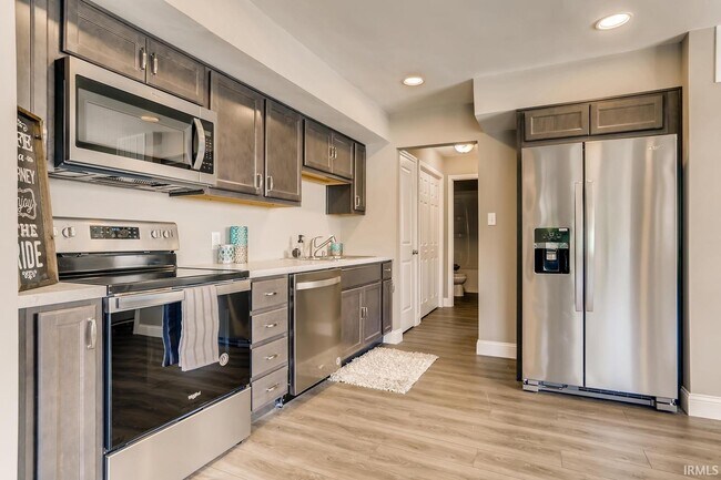 Building Photo - 2161 Washington Ave