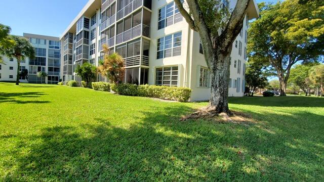 Building Photo - 3800 Oaks Clubhouse Dr