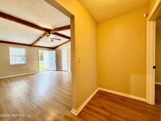 Building Photo - 4949 Azure St