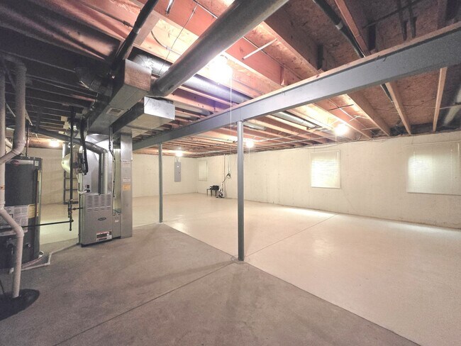 Building Photo - 713 Alsace Ct