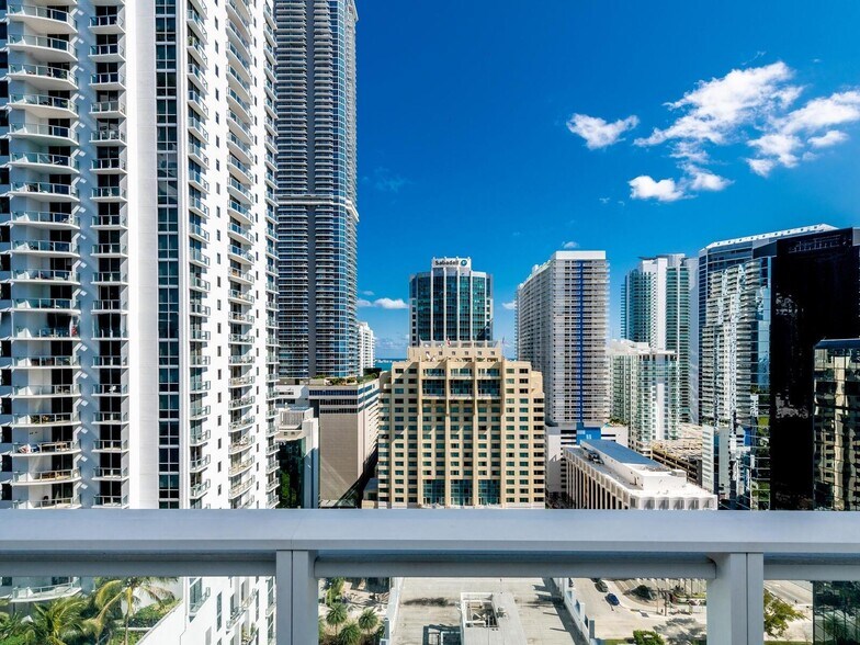 Building Photo - 1080 Brickell Ave