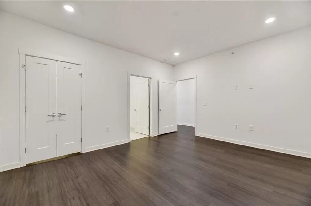 bedroom - 4361 S Congress Ave