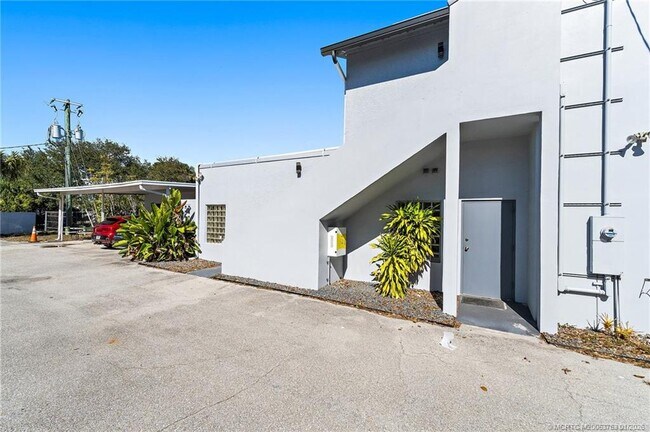 Building Photo - 310 SE Denver Ave