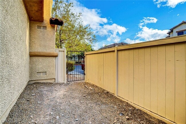 Building Photo - 7224 Rosebriar Ct