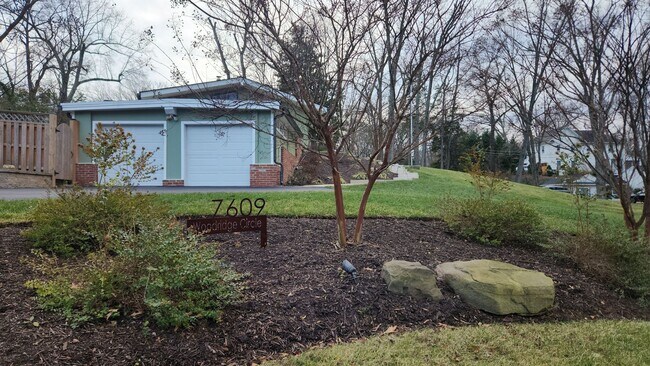 Building Photo - Beautiful Ft Hunt Area Home