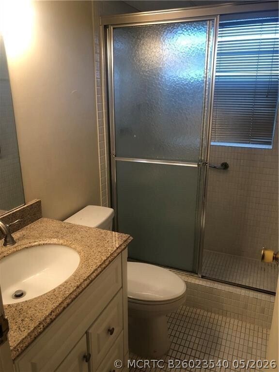 Building Photo - 1005 Country Club Dr