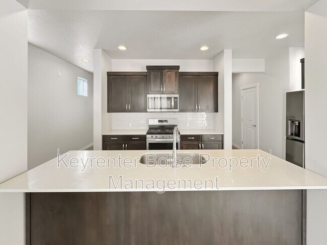 Building Photo - 2337 E Danzee Dr