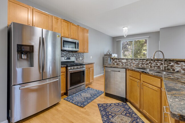 Building Photo - 460 Vaughn Cir