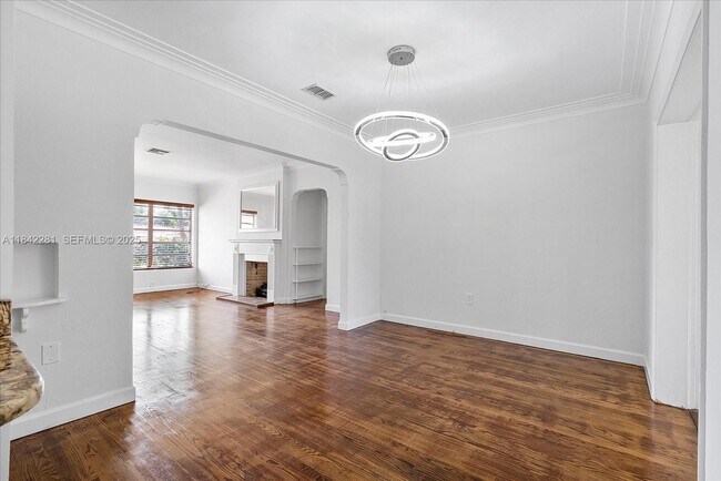 Building Photo - 8826 Emerson Ave