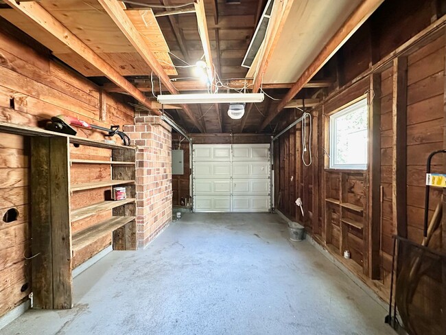 Building Photo - 3BR/1+1BA Single Family House - Bellevue