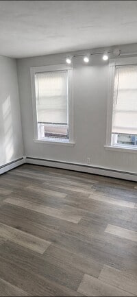 Building Photo - 8 Riverdale Ave