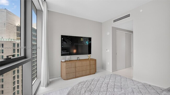 Building Photo - 300 S Biscayne Blvd