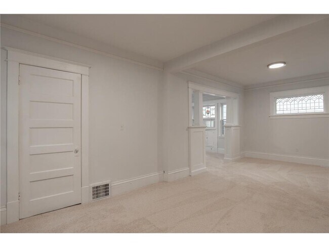 Building Photo - 1020 Wilson Ave