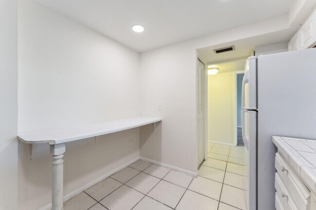 Building Photo - 250 NW 67th St