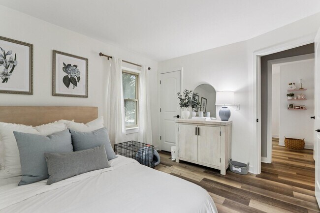 Building Photo - 6463 N Garden Grove Ln