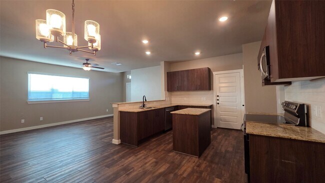 Building Photo - 9860 Grosbeak Ln