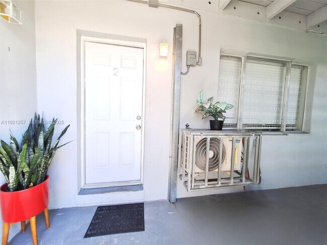 Building Photo - 1542 NE 109th St