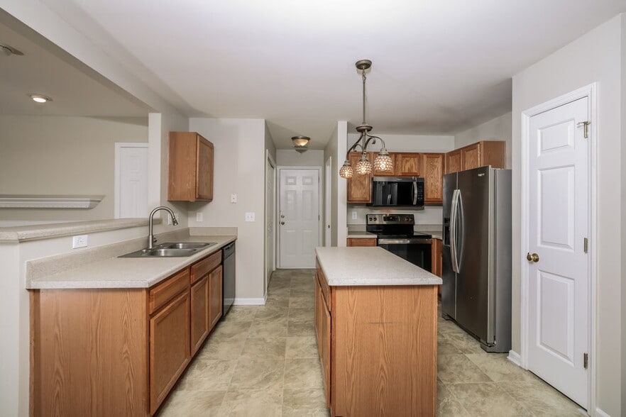 Building Photo - 3637 Pinkham Way