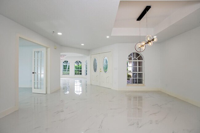 Building Photo - Heatherwood Lake Front Pool Home in St. Lucie West