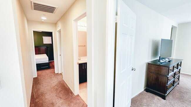 Building Photo - 34213 Parkside Dr