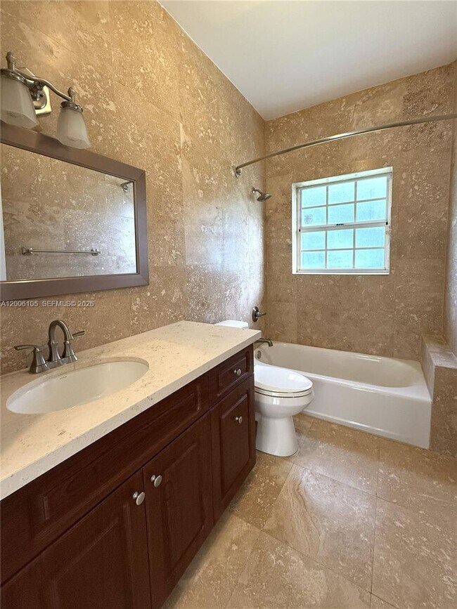 Building Photo - 502 Madeira Ave