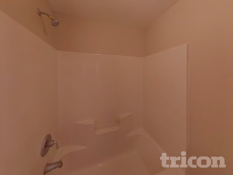 Building Photo - 1024 Eagles Brooke Dr