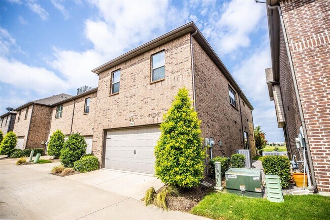 Building Photo - 3927 Cascade Sky Dr