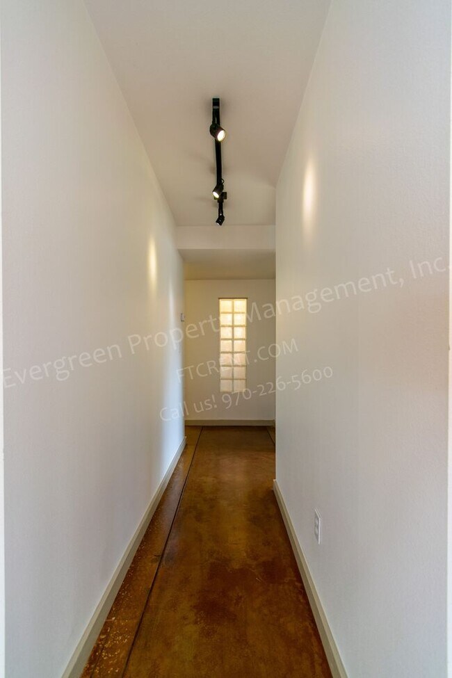 Building Photo - 419 W Mountain Ave