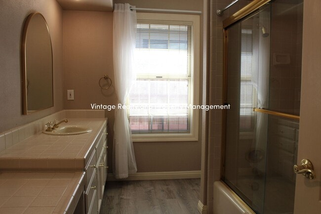Building Photo - Top Of The Line Big 2/3 Bedroom Single Story Home Ready to Go!!!