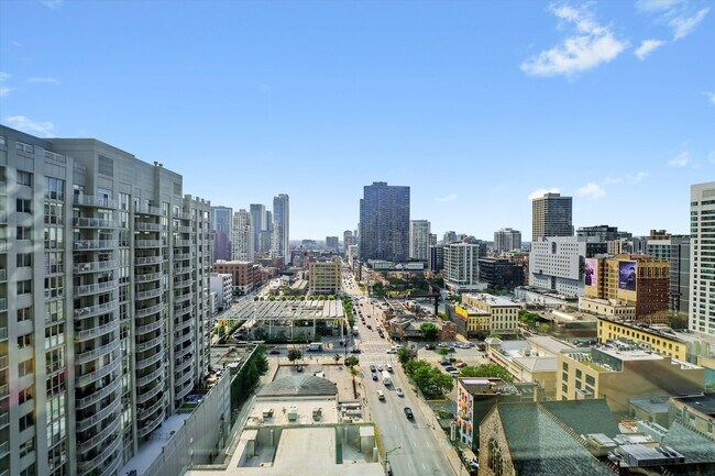 Building Photo - 33 W Ontario St