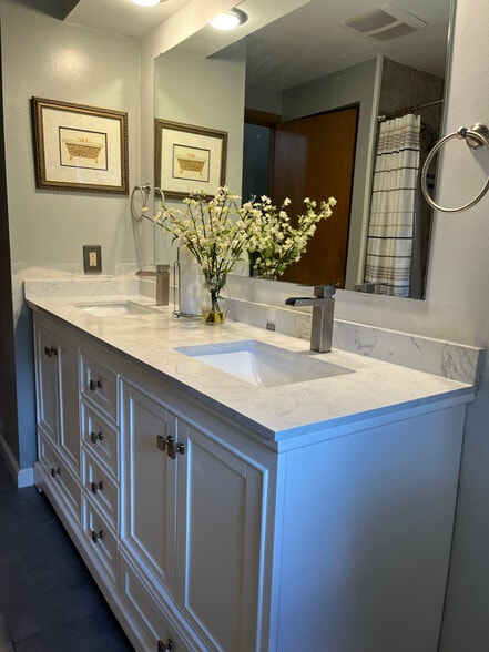 Building Photo - 4755 Esterbrook Rd