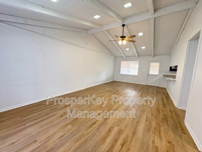 Building Photo - 3009 Montwood Ct