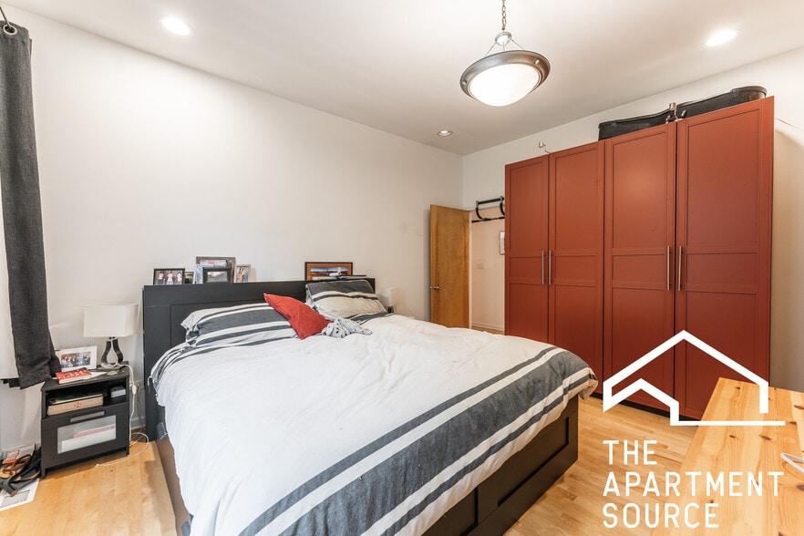 Building Photo - 1407 N Wicker Park Ave