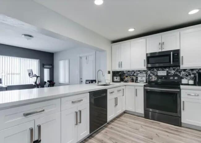 Building Photo - 7204 NW 77th St