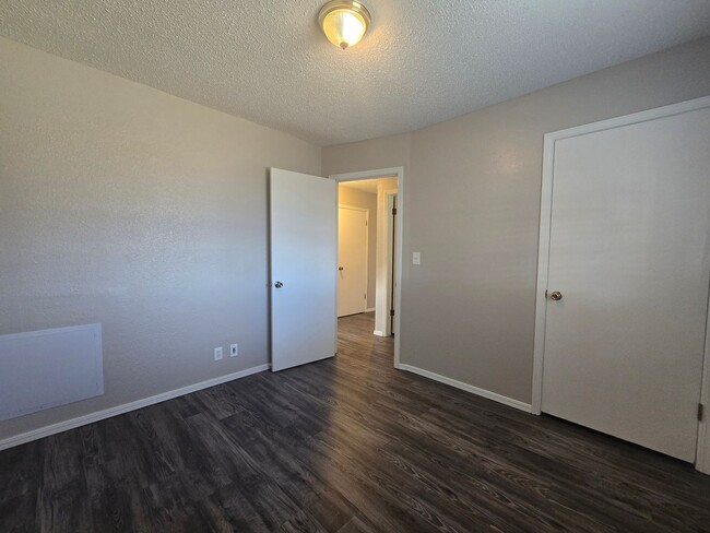 Building Photo - 3 Bedroom 2 Bath home in Shawnee!