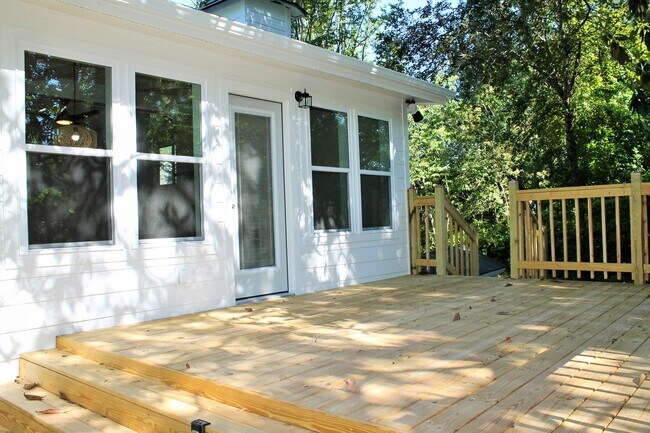 Building Photo - 275 Piney Ln