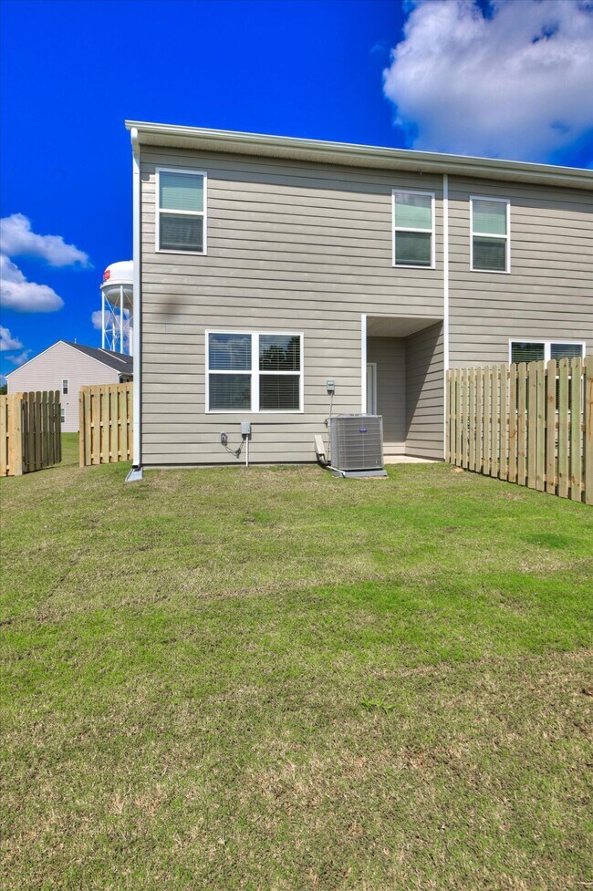 Building Photo - 811 Grovebury Ct