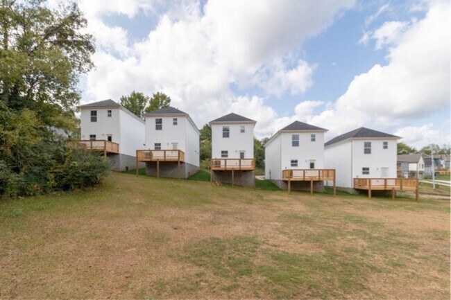 Building Photo - 827 Charlotte St