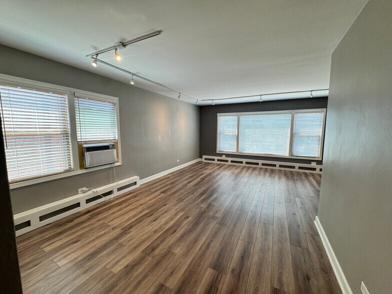 Building Photo - 2241 S 17th Ave