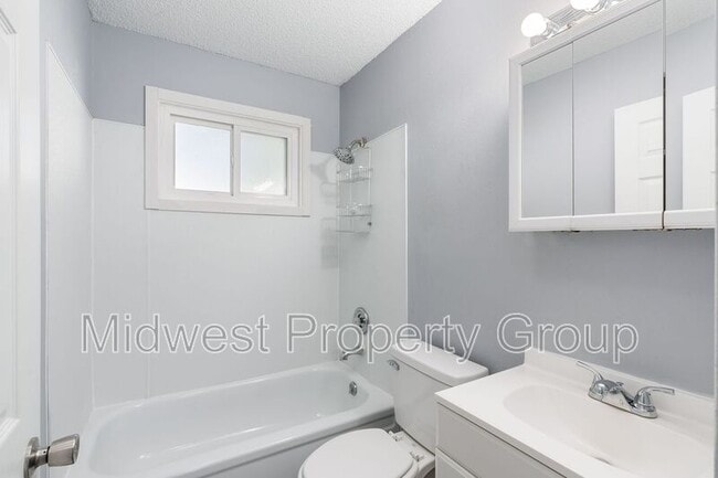 Building Photo - 2495 Lindsay Ln