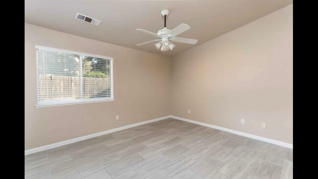 Building Photo - 325 Raven Ln