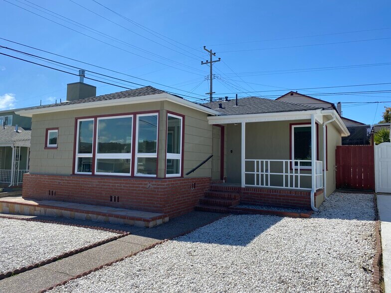 Front of House - 232 Hazelwood Dr