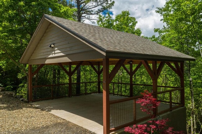 Building Photo - 348 Winding Ridge