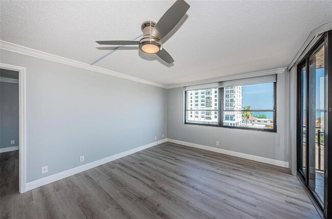 Building Photo - 6279 Sun Blvd