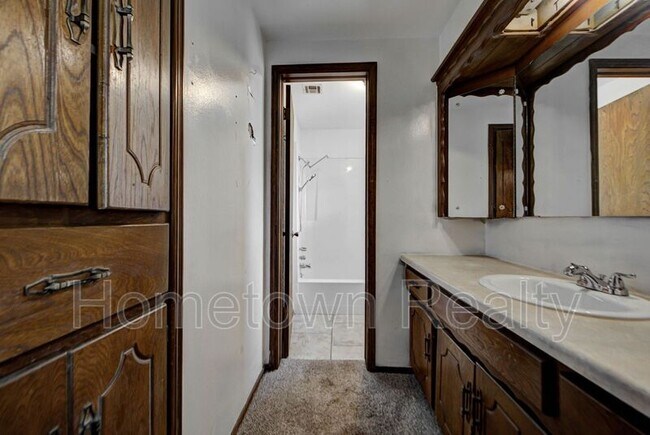 Building Photo - 7301 Edenborough Dr