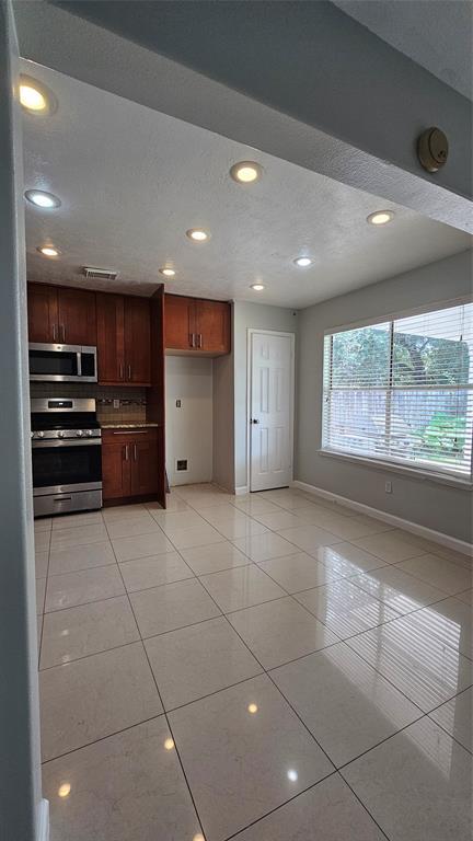 Building Photo - 8435 Battleoak Dr